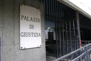 Taranto, estorce 50mila euro alla madre: c’è la condanna per una 35enne