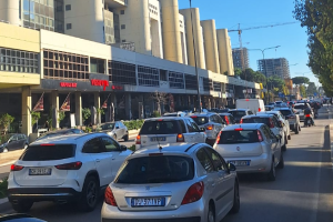 Bari, via Amendola di nuovo nel caos: traffico paralizzato anche dopo i lavori di ampliamento