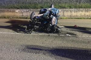 San Severo, frontale sulla SS16 tra auto e Apecar: quattro i feriti, due sono gravi FOTO