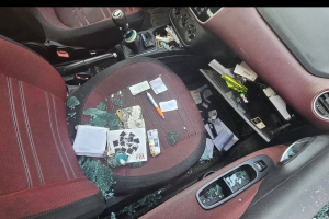 Raid vandalici a Brindisi, nel mirino le autovetture: distrutti vetri e deflettori