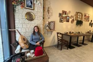 A Bari apre il primo ristorante libanese: «Così ho lasciato il marketing per coltivare il mio sogno di bambina» VIDEO