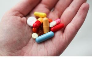 Lecce, sedava la moglie per poter controllare il suo telefono: medico condannato a 4 anni e mezzo