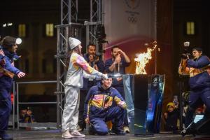 C’è profumo di Puglia alle Olimpiadi Milano Cortina: l’ultimo tedoforo è l’etoile salentina Nicoletta Manni