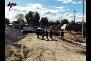 Roghi di rifiuti in una cava a Carbonara: sequestrata area di 30mila mq, la titolare incastrata dal drone