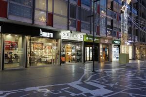 Bari, grandi marchi e moda low cost sfrattano i negozi storici da via Sparano