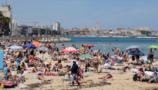 Bari, 2 giugno di sole: prese d'assalto le spiagge cittadine