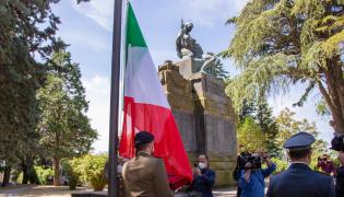 Potenza e la cerimonia del 2 giugno: le foto davanti al Monumento dei Caduti