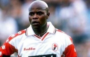 Bari, addio all'ex Masinga: giocò nei biancorossi con Fascetti