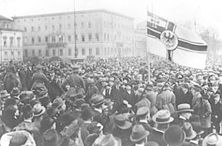 La disfatta di Weimar: una storia “viva”