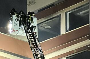 Foggia, ancora un incendio all&rsquo;ex Hotel President: rifiuti in fiamme negli ultimi piani