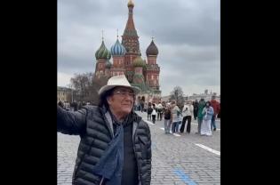 Al Bano torna in Russia, il video dalla Piazza Rossa: &laquo;Da Mosca con amore e pace&raquo;