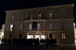 La pietra si fa luce: restaurata e illuminata la facciata di Palazzo Lodispoto a Trani