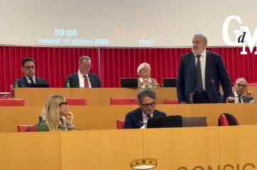 Il commiato di Emiliano dalla Regione: «Ho fatto quello che potevo, grazie ai pugliesi»