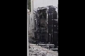 Vandali al cimitero di Torremaggiore: tombe imbrattate con olio esausto. Il sindaco: «Città sotto shock» VIDEO