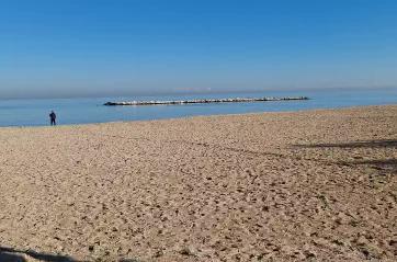 Bari, alla vigilia di san Silvestro prove tecniche d'estate lungo la costa cittadina