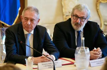 Ex Ilva Taranto, Emiliano annuncia: «Ritirati il piano chiusura e la Cig»