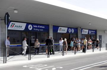 Bari, apre il nuovo terminal bus: fari puntati su traffico e sicurezza. Le voci dei pendolari: «Sembra di stare al Nord» VIDEO