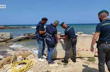 Casalabate, sequestrati 200 mq di spiaggia occupata abusivamente e un pontile in legno