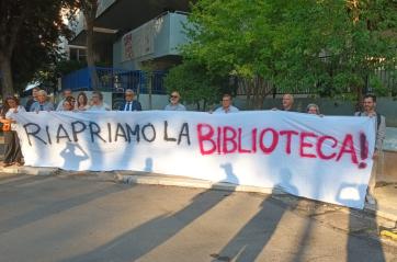 Presidio a Foggia per riaprire la storica Biblioteca La Magna Capitana