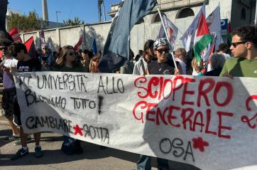 «Stop al genocidio»: striscioni e corteo fuori dalla Fiera del Levante VIDEO
