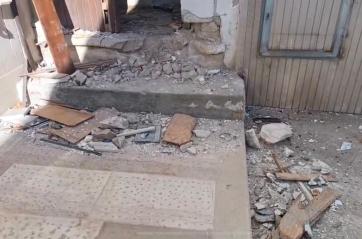 Vieste, bomba nella notte sventra il portone d'ingresso di una palazzina