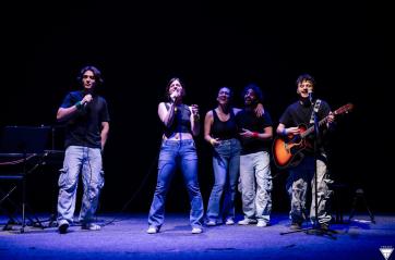 «Qualcosa di Grande»: la giovane compagnia salentina Maestrale Teatro porta nei Balcani la voce dei Millennials