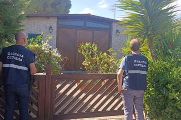 Polignano, maxi sequestro della Guardia Costiera per lottizzazione abusiva: sequestrato il Club Adriatico FOTO