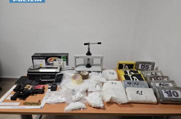 Ad Altamura la droga per il mercato leccese: due arresti, 17 chili di cocaina nascosti nei doppi fondi dei sedili VIDEO