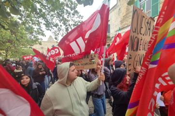 Matera, in piazza nel nome dello sciopero