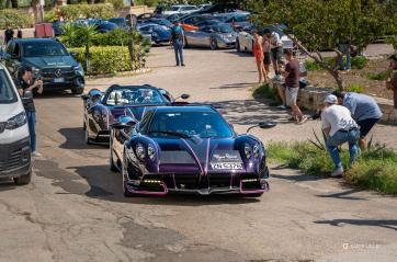 Un raduno di lussuosissime auto Pagani fa tappa a Marina di Novaglie FOTO