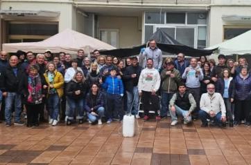 Porchetta, dolci e pasta al forno: la grande mangiata che unisce i condomini di Putignano