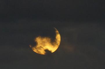 La Super Luna del Cacciatore incanta Polignano a Mare