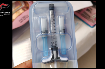 Lucera, eseguiva trattamenti invasivi senza abilitazione medica: sequestrato centro estetico abusivo VIDEO