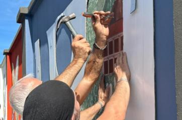 A Bari un murale «condiviso» lungo 300 metri: il progetto per la giustizia, la cultura e l’ambiente