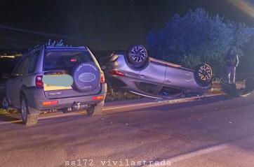 Notte di incidenti nei dintorni di Putignano: due sinistri, un'auto ribaltata, 7 feriti