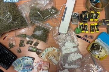 Bari, smantellati due «laboratori domestici» di droga al Libertà e a Ceglie del Campo: 4 arresti