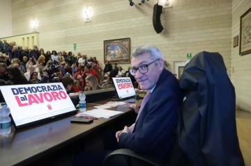 Sanità, Landini (Cgil) alla Scuola di Medicina a Bari: «Serve un vero cambiamento, la gente non si cura perché non ha soldi» VIDEO