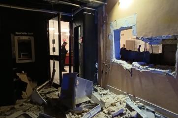 Doppia esplosione nella notte a Presicce-Acquarica contro filiale Banca Sella: ladri in fuga col bancomat VIDEO