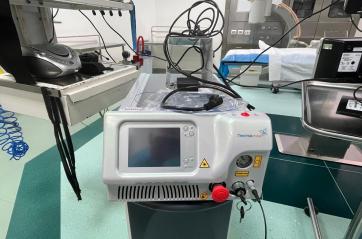 Bari, in Neurochirurgia al «Di Venere» nuove cure mininvasive per il mal di schiena da ernia del disco grazie al laser