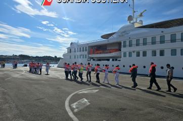 Otranto, simulato allarme bomba su nave da crociera: esercitazione nel porto con artificieri e forze dell’ordine