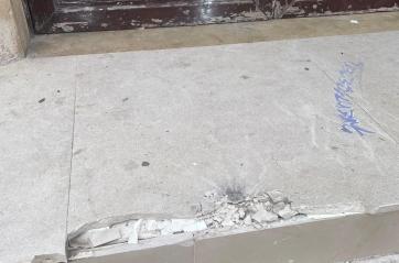 Trani, atto vandalico nella notte di Halloween contro il Liceo De Sanctis: danneggiato portone, il preside denuncia