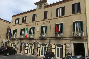 Pd, i veleni sulla coordinatrice delle elezioni a Canosa: «Il marito pagò per farla eleggere»