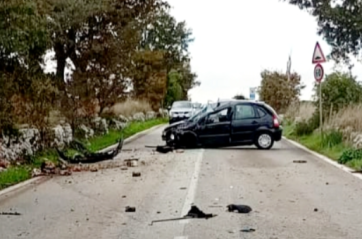 Strada provinciale Gioia del Colle - Noci, scontro tra due vetture: due i feriti