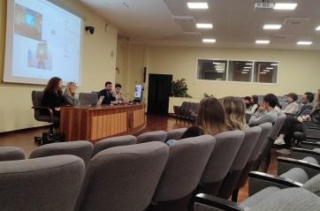 Bari, avvocato aiuta avvocato: se l'Università non c'è, arrivano i giovani «mentori»