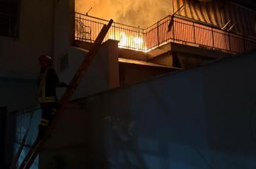 Capurso, fiamme in un appartamento in via Casamassima: evacuate 4 persone