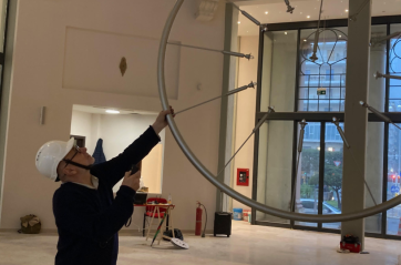 Bari, l'installazione «La luce del Tempo» illumina il foyer del Teatro Margherita