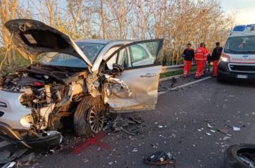 Scontro tra due auto sulla SS274 direzione Gallipoli: due feriti in codice rosso