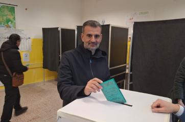 Decaro al voto nella sua Torre a Mare: «Bellissima giornata, spero siano tanti i pugliesi alle urne» VIDEO