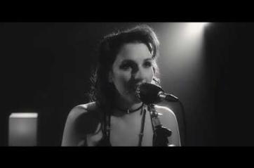 Dal Regno Unito alla Puglia la classe di Rachel Geary: il singolo d'esordio è «Unfiltered»