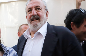 Il nodo Emiliano per Decaro: oggi il congedo in via Gentile